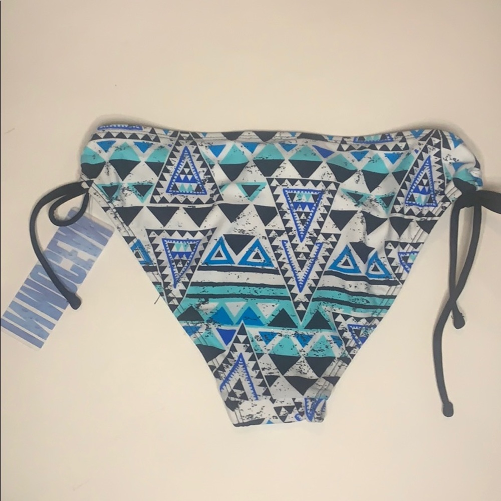 In Mocean Bottom - Picture 2 of 3